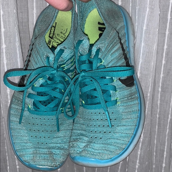 Nike Free Run Flyknit Sneakers - Picture 2 of 4